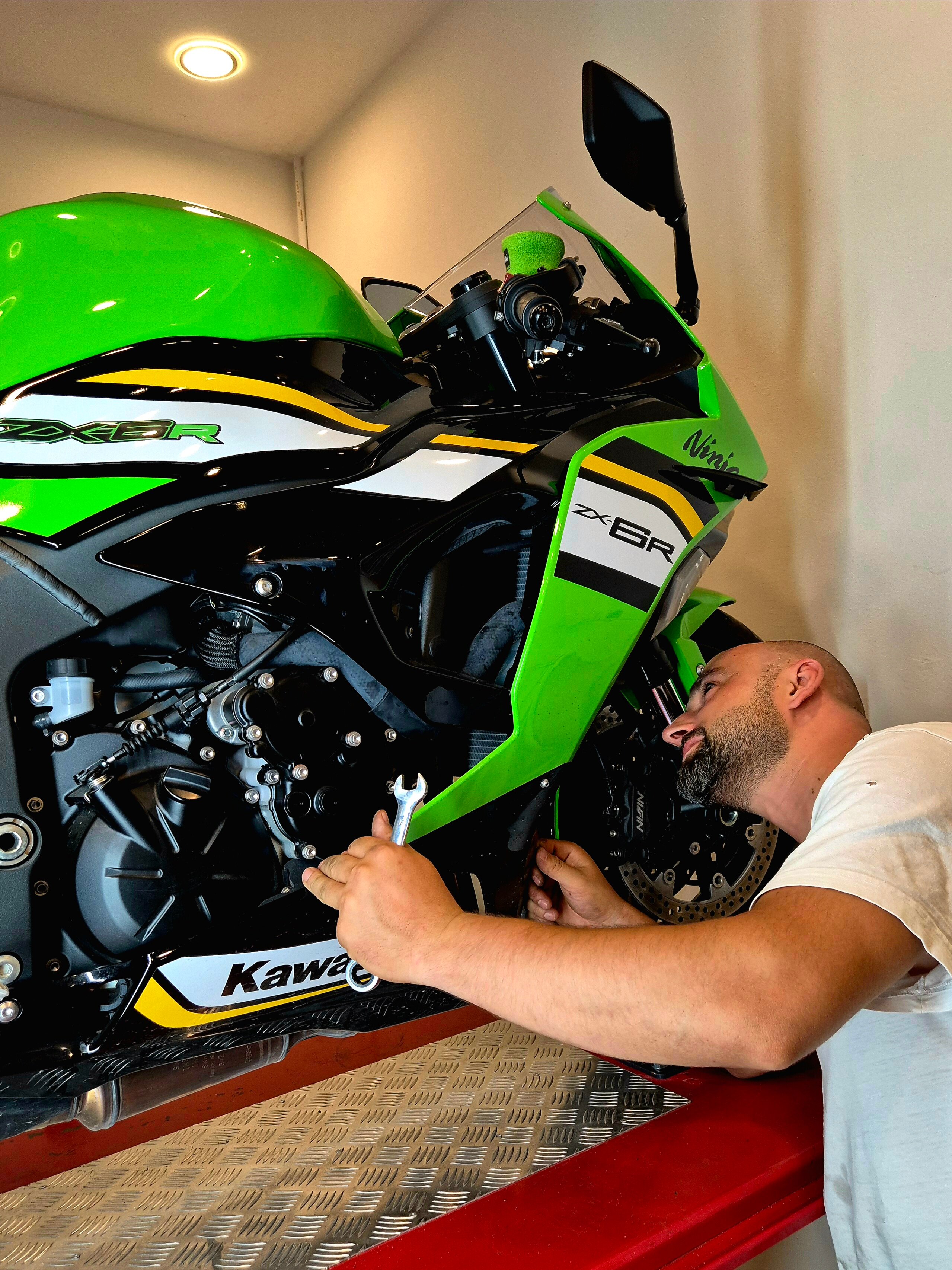 Motosiklet egzoz sesi artması neden olur